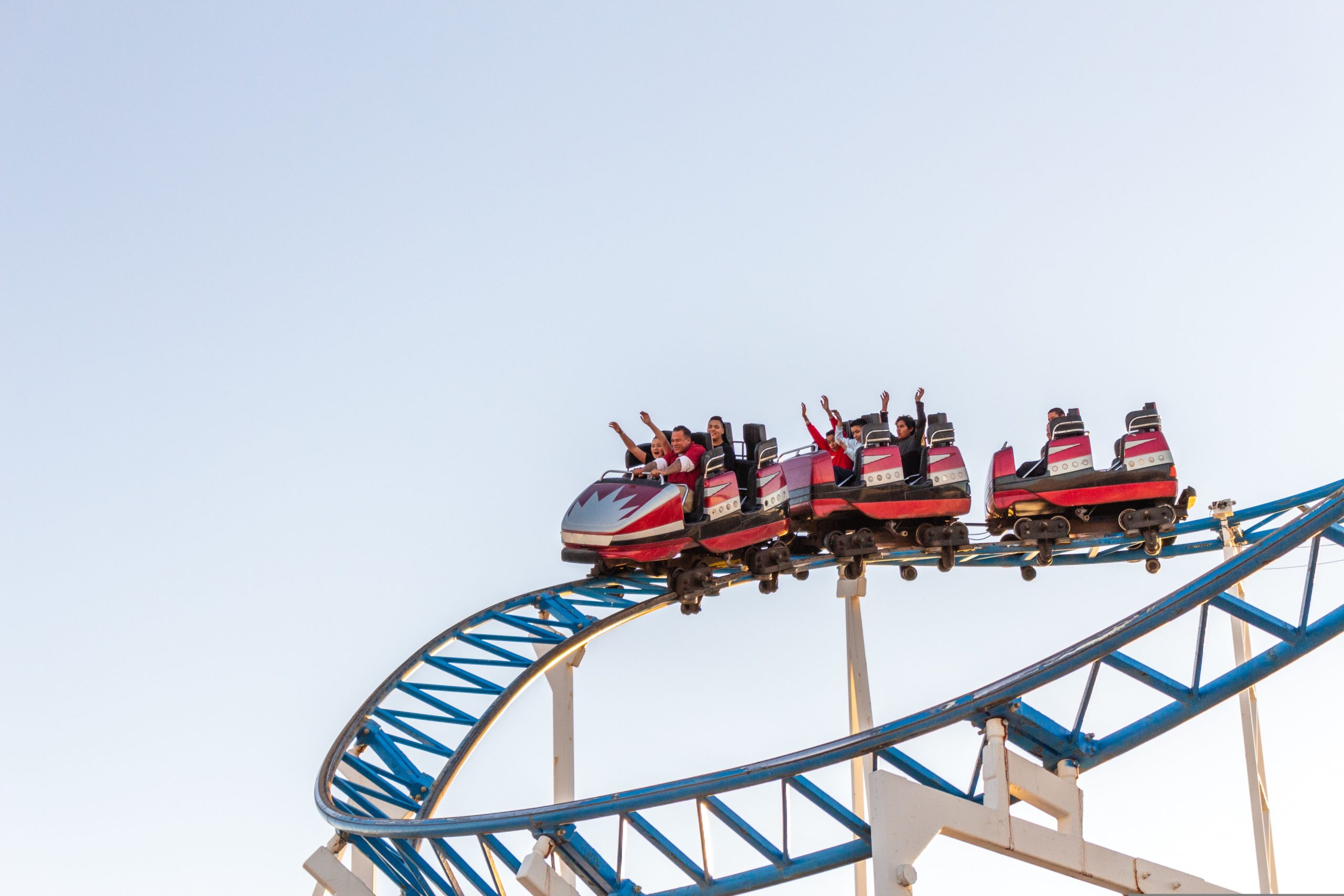 Открыть парк развлечений. Roller Coaster аттракцион. Американская горка «Twister Coaster». Terra mitica американские горки.